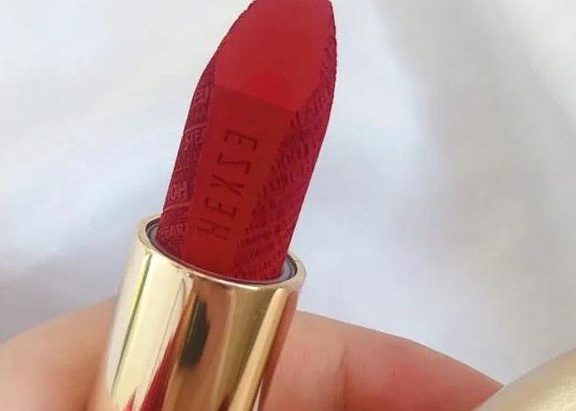 实力不输大牌的平价口红，精致好看，显白不挑皮，不用吃土也能买