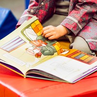 培养爱读书的孩子并不难，抓住亲子阅读8大关键阶段就可以
