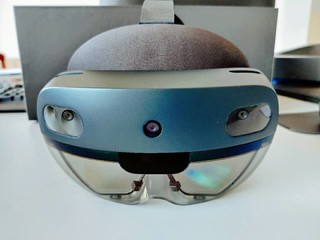 微软HoloLens2智能眼镜