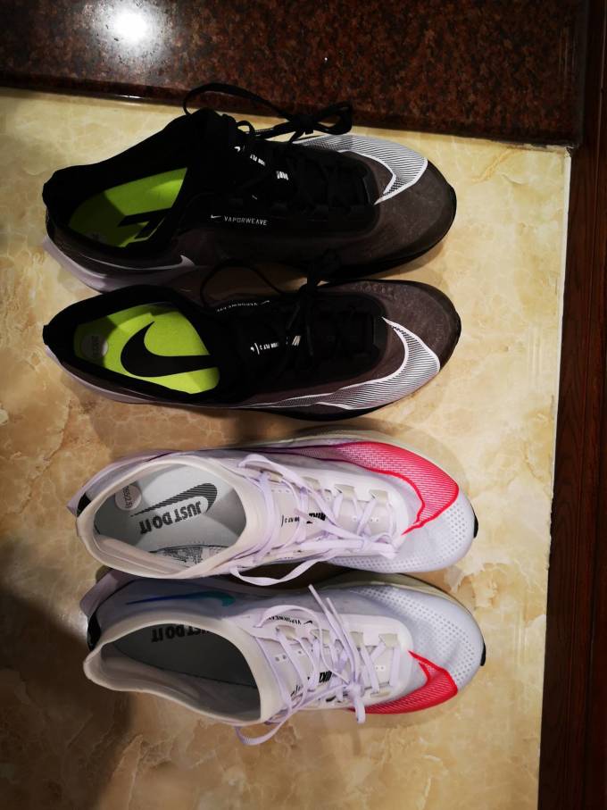 耐克跑鞋怎么样 黑白配的zoom fly3_什么值得买