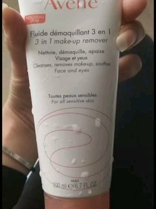 雅漾洗面奶，超好用，用了几年了！！