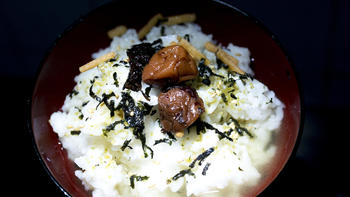 用“风物君”分享的军稻香有机大米，做一碗绵软甘香的茶泡饭~ 没有配菜也可以吃掉两大碗~ 