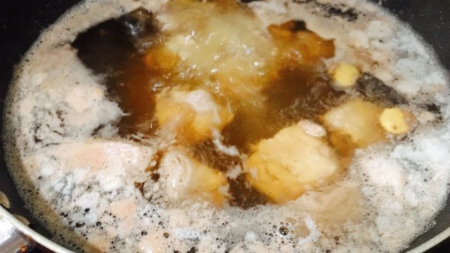 造型可爱的臻米UFO饭煲压力锅