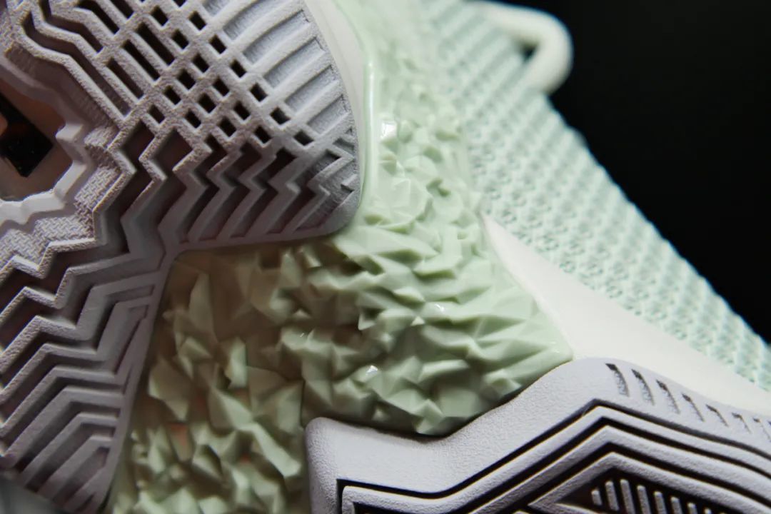 WEN鞋评-开箱 | Nike Ambassador 13 配置减半 颜值能挽救口碑吗？