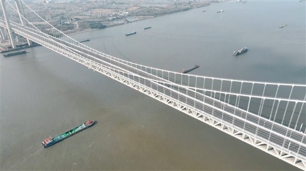 连镇高铁今日通车：世界第一高速重载公铁两用悬索桥投用