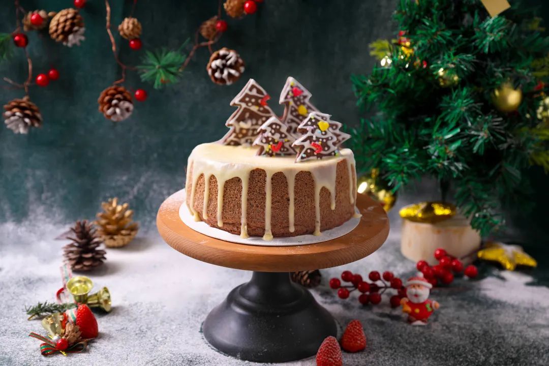 圣诞裸蛋糕的隐藏玩法！塞着果子的巧克力奶盖蛋糕能有多好吃？
