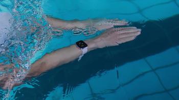 支持游泳的手表又增了一款　生活类的小功能也不少　值得推荐