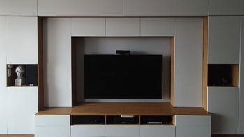 电视背景收纳柜，电视+投影幕+收纳一体化