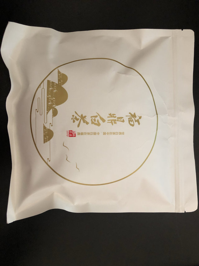 世间好茶千万种，我独爱这饼老白茶。