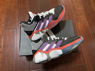 Adidas Stepback篮球鞋