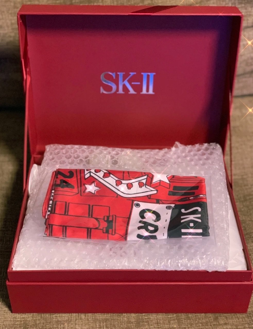 礼物 Vol.2：SK-II限定礼盒丝巾妙用，超有格调送到女友心坎里！