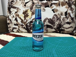 冰锐（Breezer）朗姆酒蓝莓味