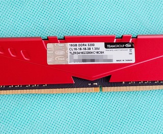 十铨火神DDR4-3200内存条