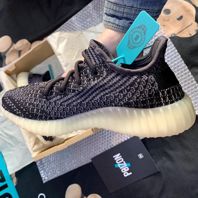 新鞋开箱——Adidas yeezy boost 350 V2 ‘carbon’黑芝麻