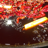 重庆特有的5种“红色”美食：火锅小面麻辣领衔，还有一种很甜蜜