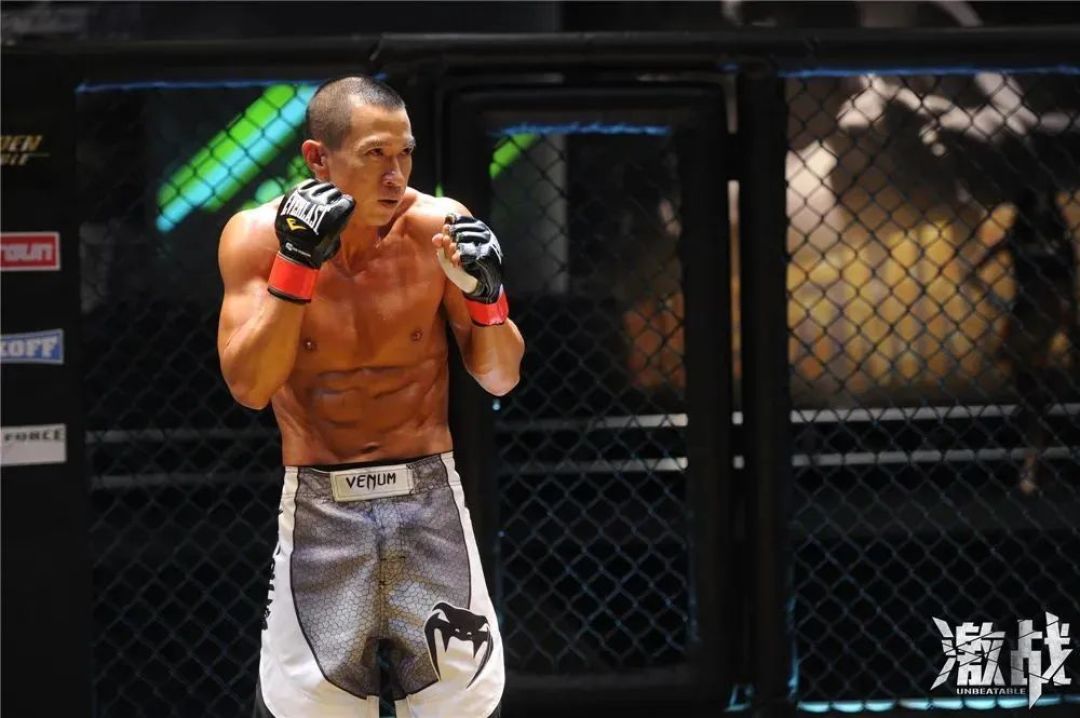 张家辉拍摄[激战]时,林超贤要求他和综合格斗拳手练了9个月,还必须练