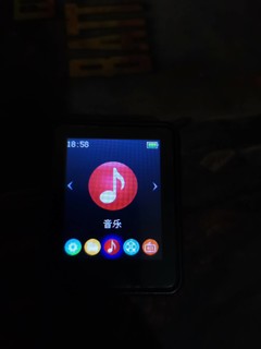 轻便小巧的锐族x85mp3播放器