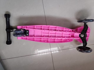 简单易操作的儿童滑板车