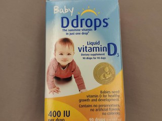宝宝出生两周后，开始补维生素D3