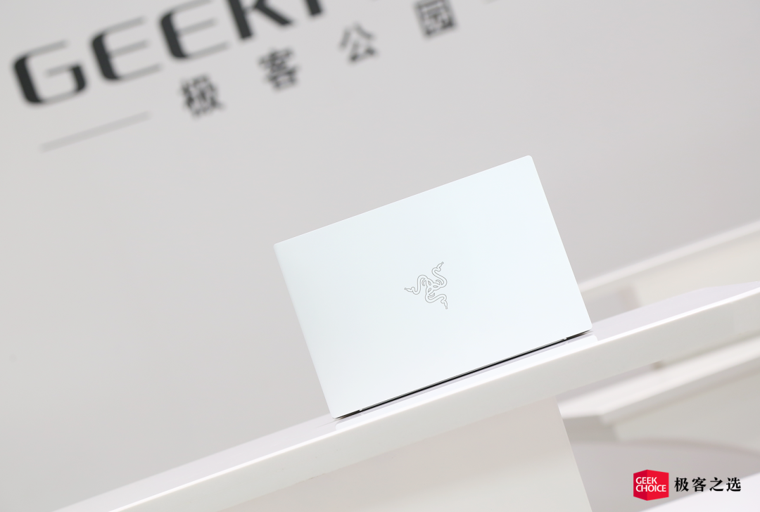 Razer Book 13 体验 令人着迷的四边窄边框 不输macbook 的精致感 笔记本电脑 什么值得买