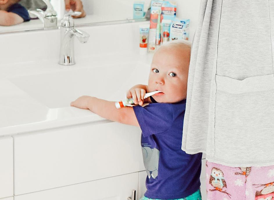 详细图解：宝宝各阶段正确刷牙方法，不会的家长收藏，照着帮娃刷