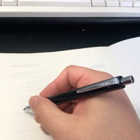 看，这支笔能旋转。