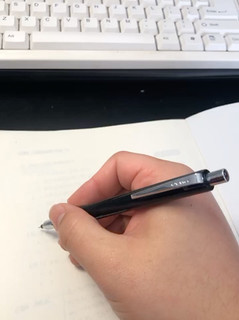 看，这支笔能旋转。