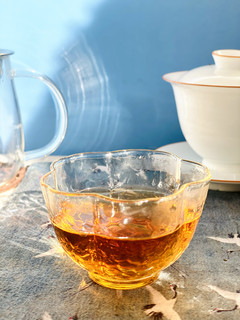 ​品品香标杆级白茶晒白金1641。