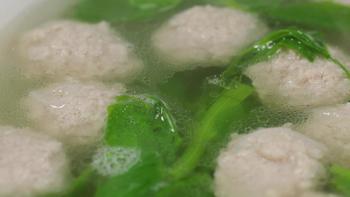 王刚的美食精选 篇七十四：厨师长分享：“粉丝肉丸汤”的家常做法，原汁原味，收藏起来 
