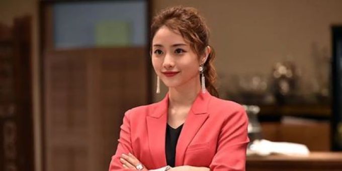 石原里美领证入籍了,下颌线、腹中一线,她被称为“女神”并不是意外。