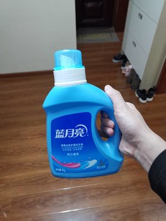 蓝月亮洗衣液