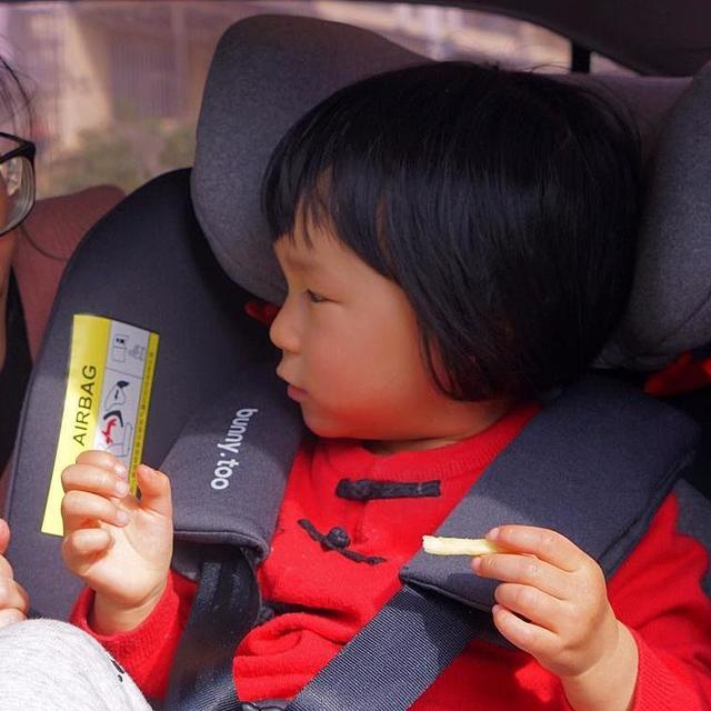 安全座椅也智能化啦 两只兔子未知智能安全座椅使用测评