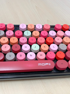 高颜值的MOFII混彩键盘