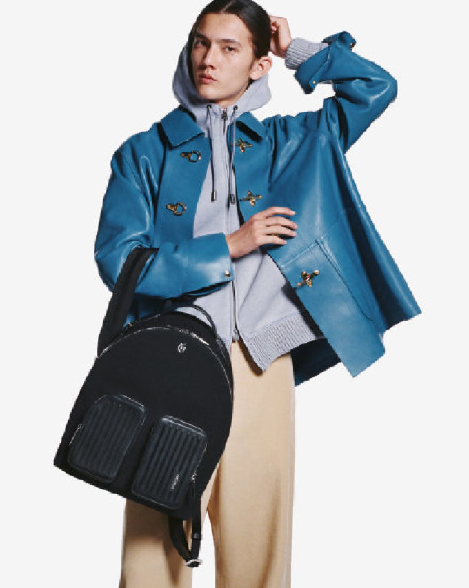 RIMOWA推出手袋产品线RIMOWA Never Still 系列,没想到却一眼爱上了新春特别款~