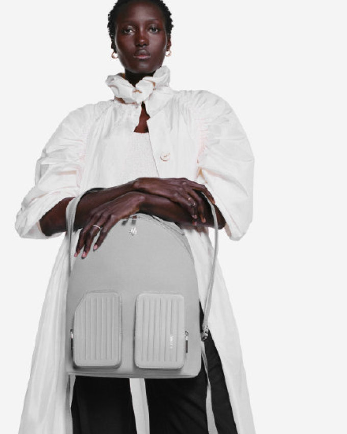 RIMOWA推出手袋产品线RIMOWA Never Still 系列,没想到却一眼爱上了新春特别款~