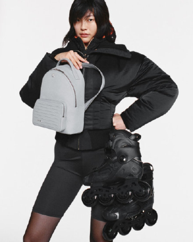 RIMOWA推出手袋产品线RIMOWA Never Still 系列,没想到却一眼爱上了新春特别款~