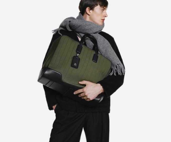RIMOWA推出手袋产品线RIMOWA Never Still 系列,没想到却一眼爱上了新春特别款~