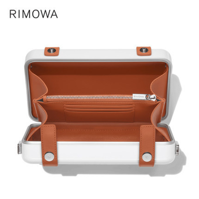 RIMOWA推出手袋产品线RIMOWA Never Still 系列,没想到却一眼爱上了新春特别款~