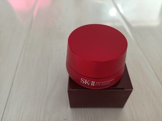 SK2大眼眼霜，淡化眼纹路