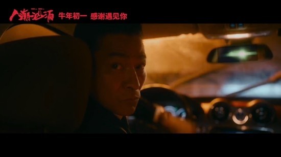 刘德华出镜《人潮汹涌》电影MV，以戏中戏的方式再现张学友“乌蝇哥”表情包名场面