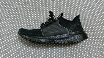 【年货价】Adidas UltraBOOST 19 m 全黑黑黑跑鞋
