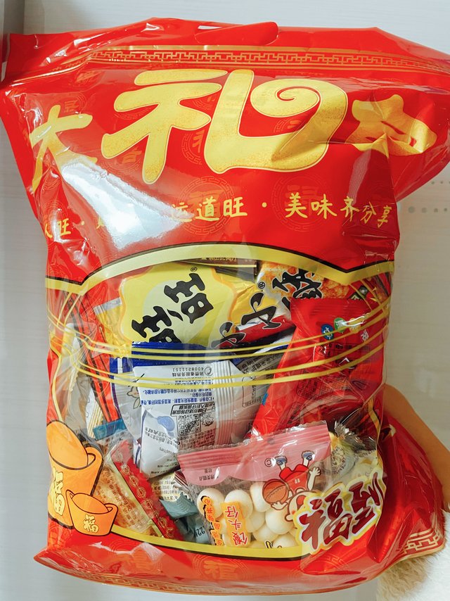 每年过年讨个好口彩买的年货－旺旺大礼包