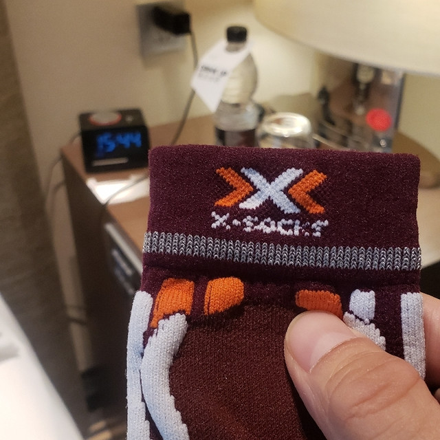 XB压缩跑步袜，应该说是有一种体验