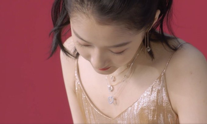 关晓彤喜提Fred斐登中国Pretty Woman代言,“国民闺女”演绎甜心大片