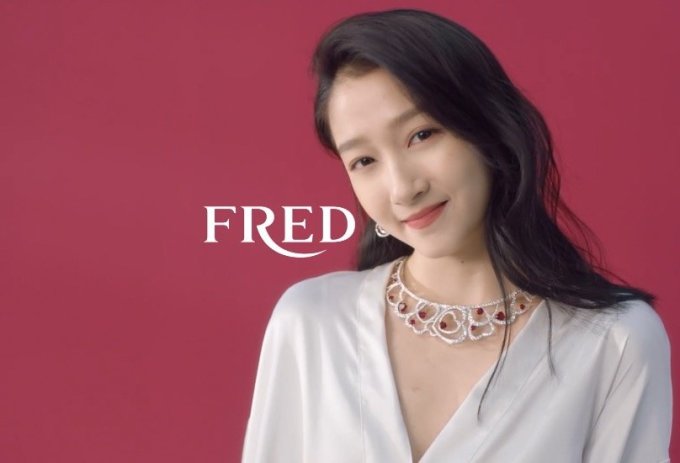 关晓彤喜提Fred斐登中国Pretty Woman代言,“国民闺女”演绎甜心大片
