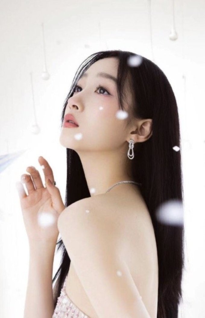 关晓彤喜提Fred斐登中国Pretty Woman代言,“国民闺女”演绎甜心大片