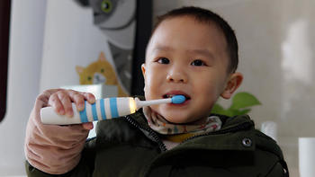 童心造物 篇二十：让刷牙变得更有乐趣，Gululu Kaa-Kaa儿童电动牙刷体验。