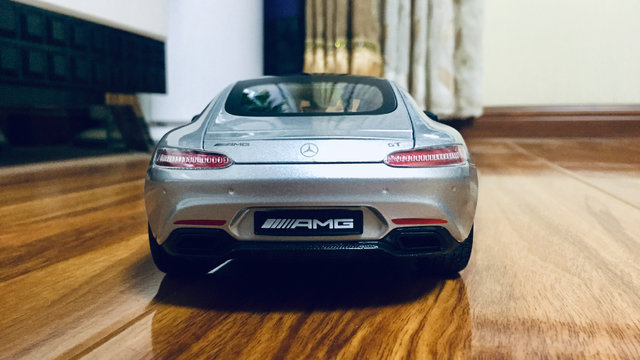 经典的奔驰AMG GT1:18车模