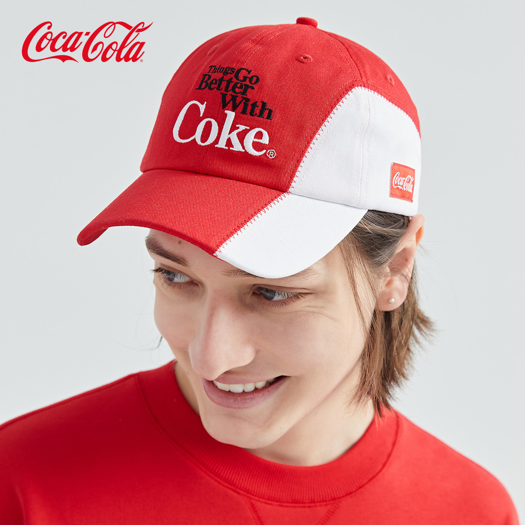 你们喜欢喝的可口可乐也有服饰了，你会为它买单吗？