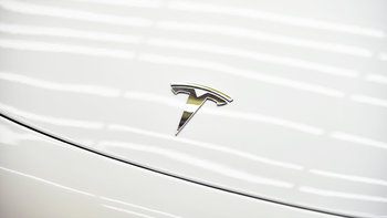 隐形车衣 篇一：特斯拉model3白色装贴solargard圣佳隐形车衣 
